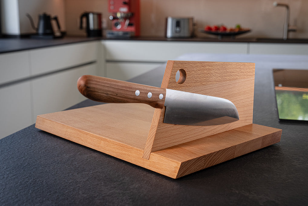 Cutting board + Santoku knife + oil