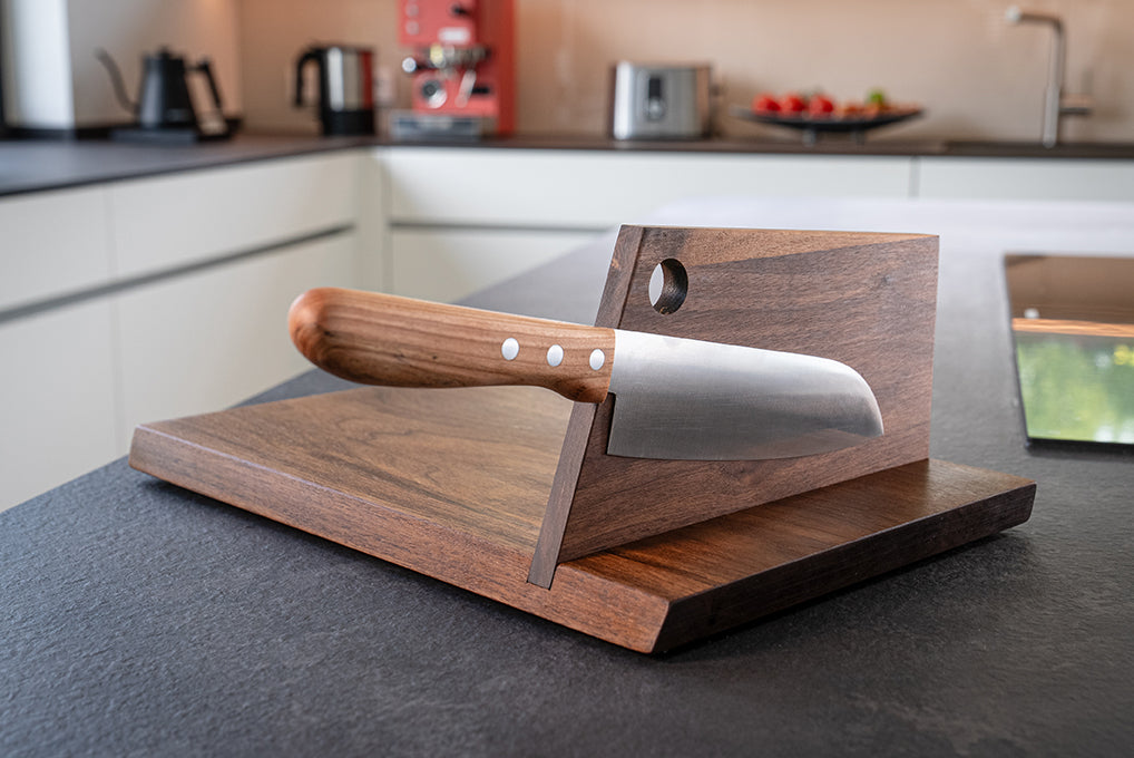 Cutting board + Santoku knife + oil