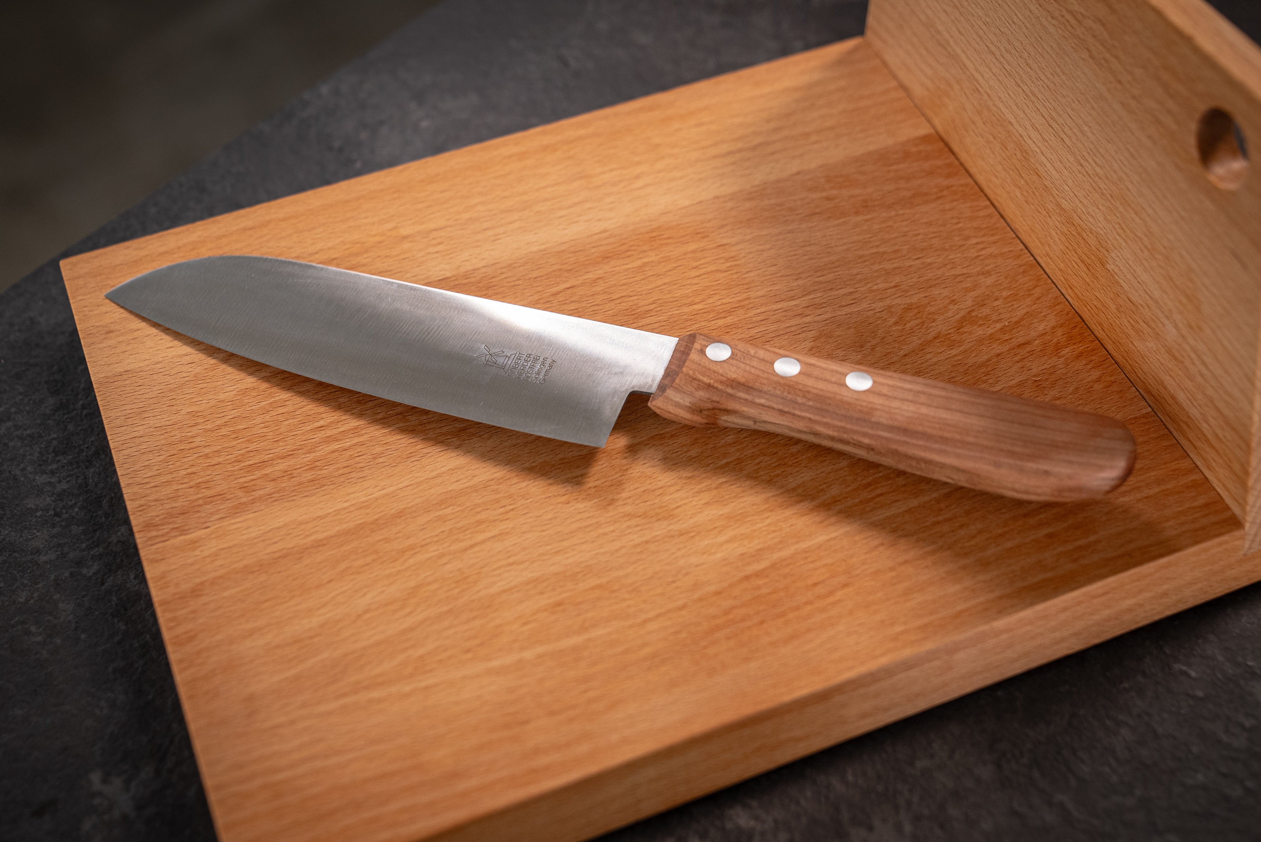 Cutting board + Santoku knife + oil